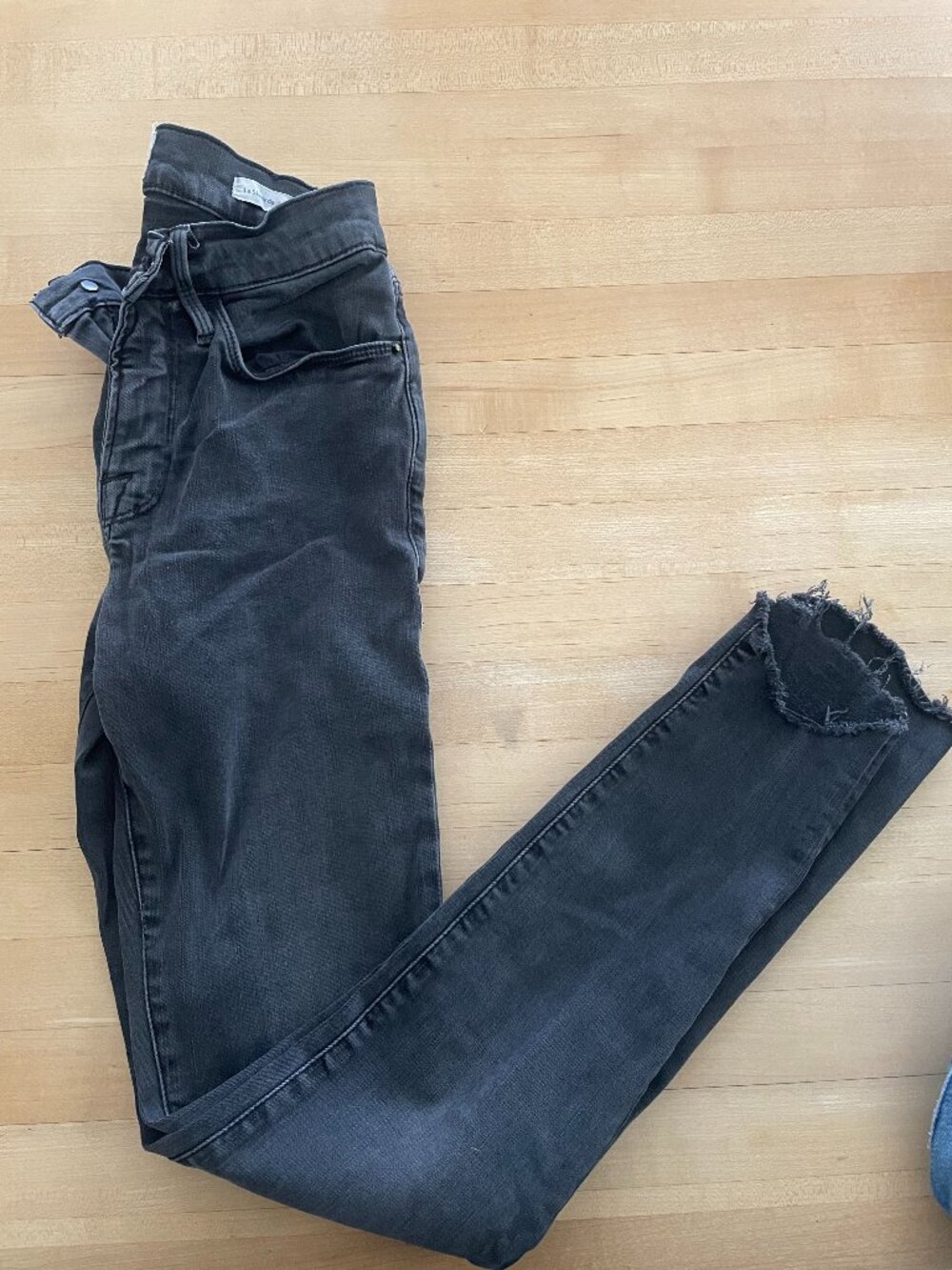 Frame Le Skinny de Jeanne Faded Black Jeans